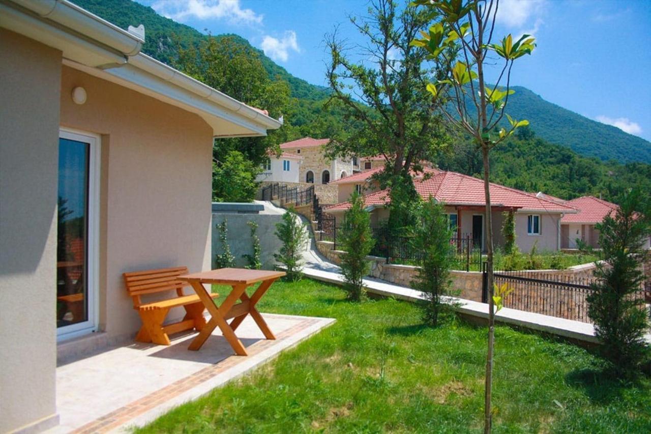 Vivaldi Eko Complex Villa Bar Bagian luar foto